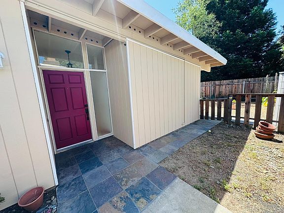 2nd image of 412 Jardin Pl