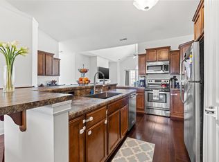 W205N16509 Cranberry Creek Ln, Jackson, WI 53037