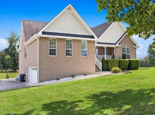 1014 Somerville Dr, Cottontown, TN 37048