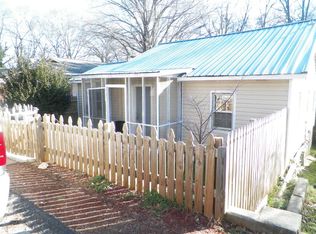 115 Hospital St S, Greenwood, SC 29646