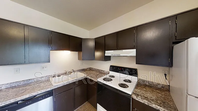 Building Photo - 1801-1 Eagle View Dr