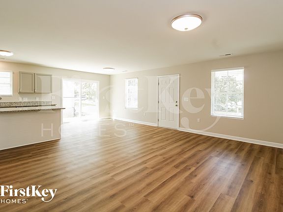 3rd image of 911 Howard Pl
