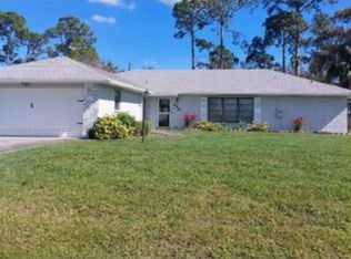220 SE Crosspoint Dr, Port Saint Lucie, FL 34983