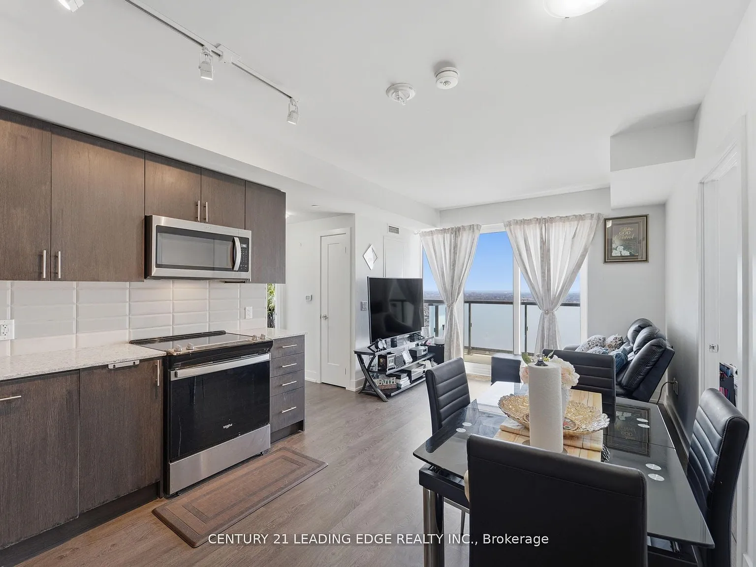 3 bed, $2,600 — Photo 3