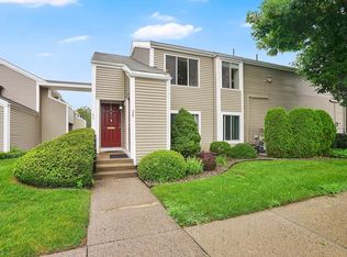 26 Nassau Dr, Springfield, MA 01129