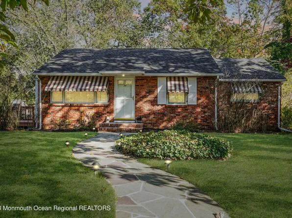 34 Hemlock Road, Howell, NJ 07731