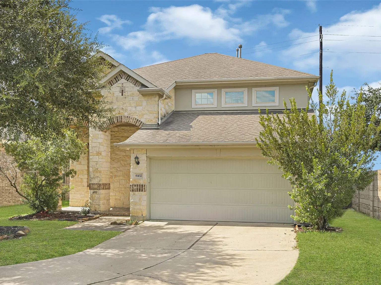 4 bed, 2.5 bath, 2984 sqft, $2,650 — Photo 2