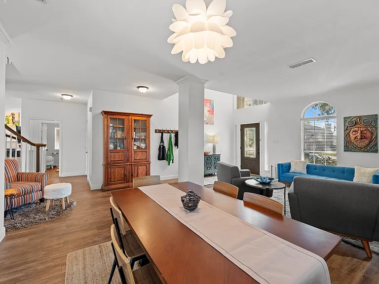 909 Forest Hollow Dr — Photo 7