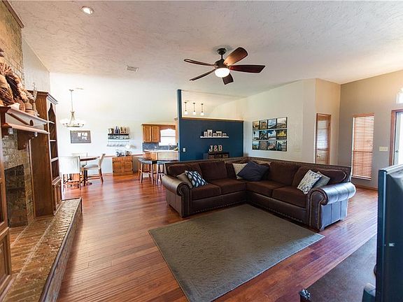 5th image of 1008 NE 25th St