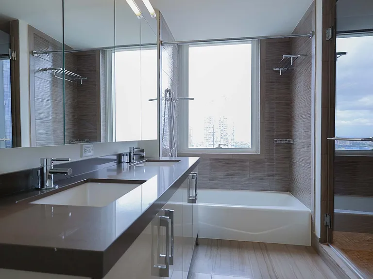 450 W 42nd St #44M — Photo 8