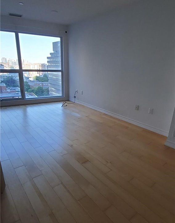 2nd image of 386 Yonge St N #906