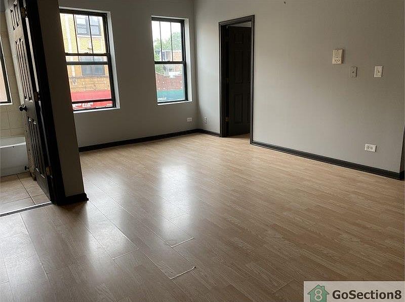 1st image of 7254 S Jeffery Blvd #212
