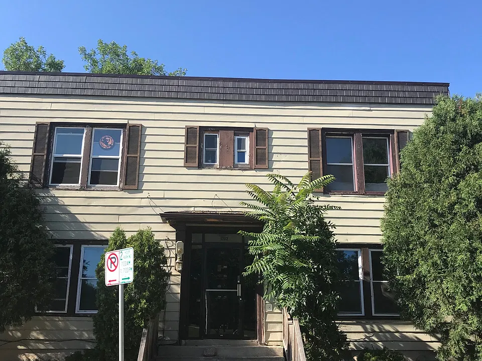 1702 E Geneva Pl #4