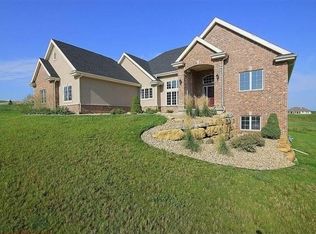 915 Carnoustie Way, Oregon, WI 53575