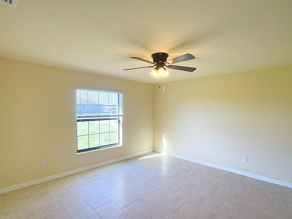 4th image of 125 NE 7th Ter