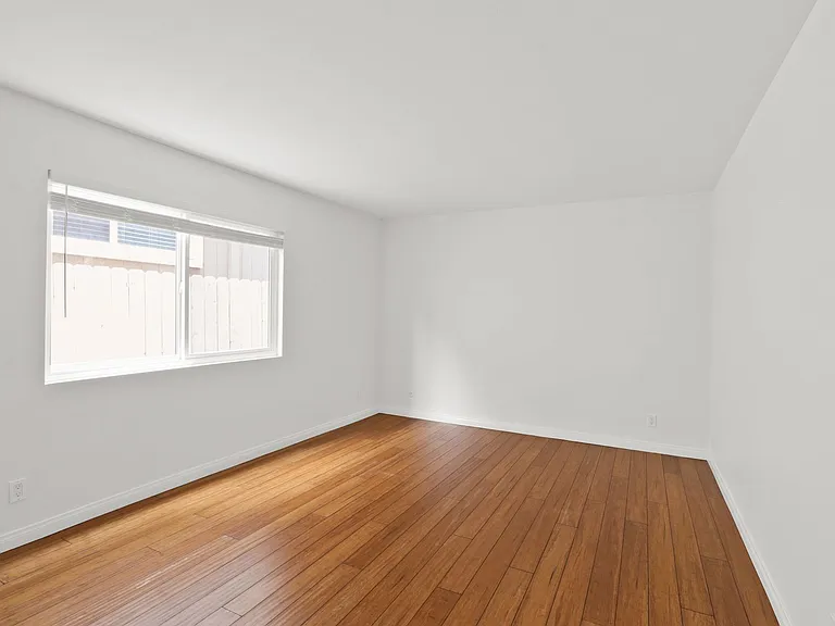 317 1/2 Heliotrope Ave — Photo 21