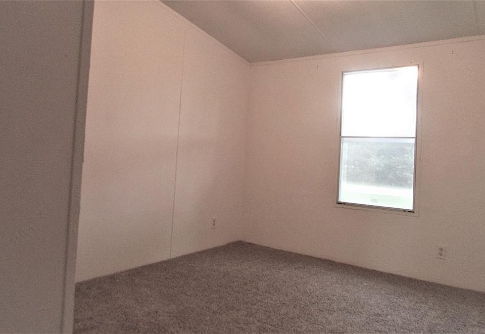 1st image of 25282 Shoreline Dr
