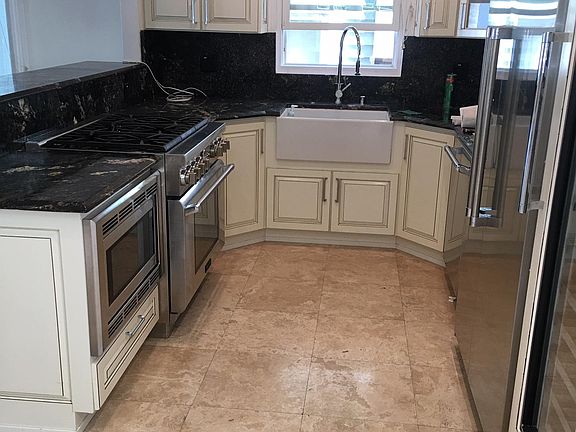 3rd image of 218 8th St #A