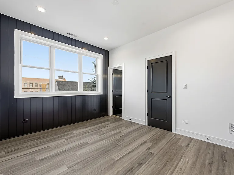 3902 S Lake Park Ave #3 — Photo 7