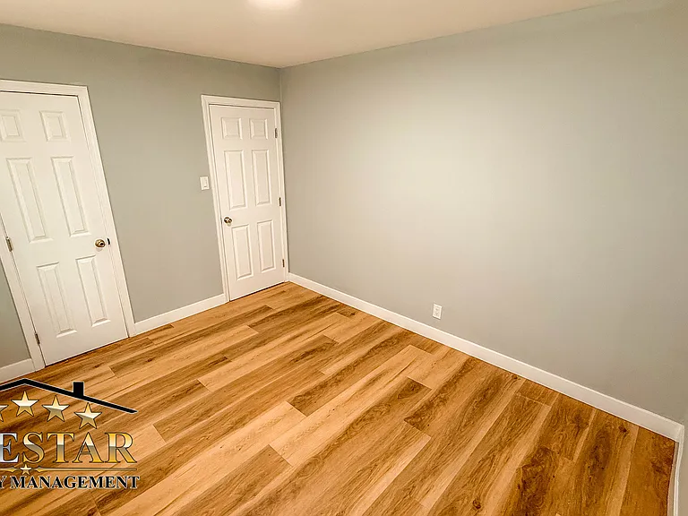 2703 Center St — Photo 9