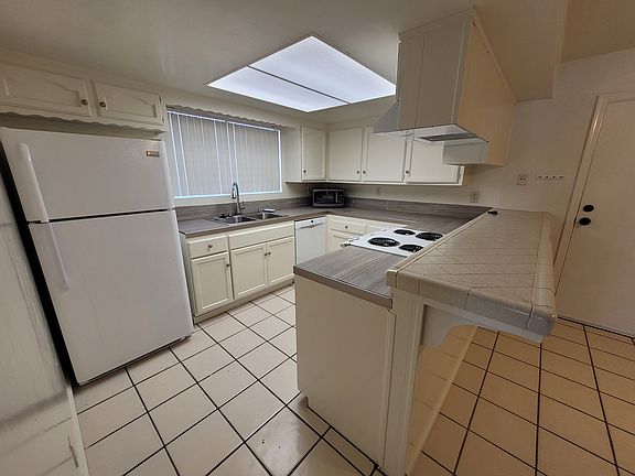 5th image of 180 Evergreen Ave