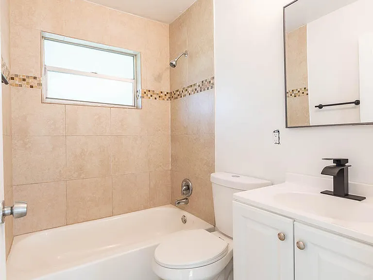 314 E Gateway Blvd — Photo 17