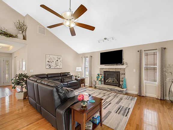 5th image of 134 N Summerfield Dr