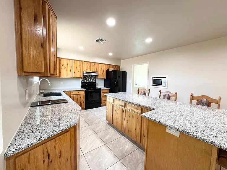 1327 S Yucca Dr — Photo 9