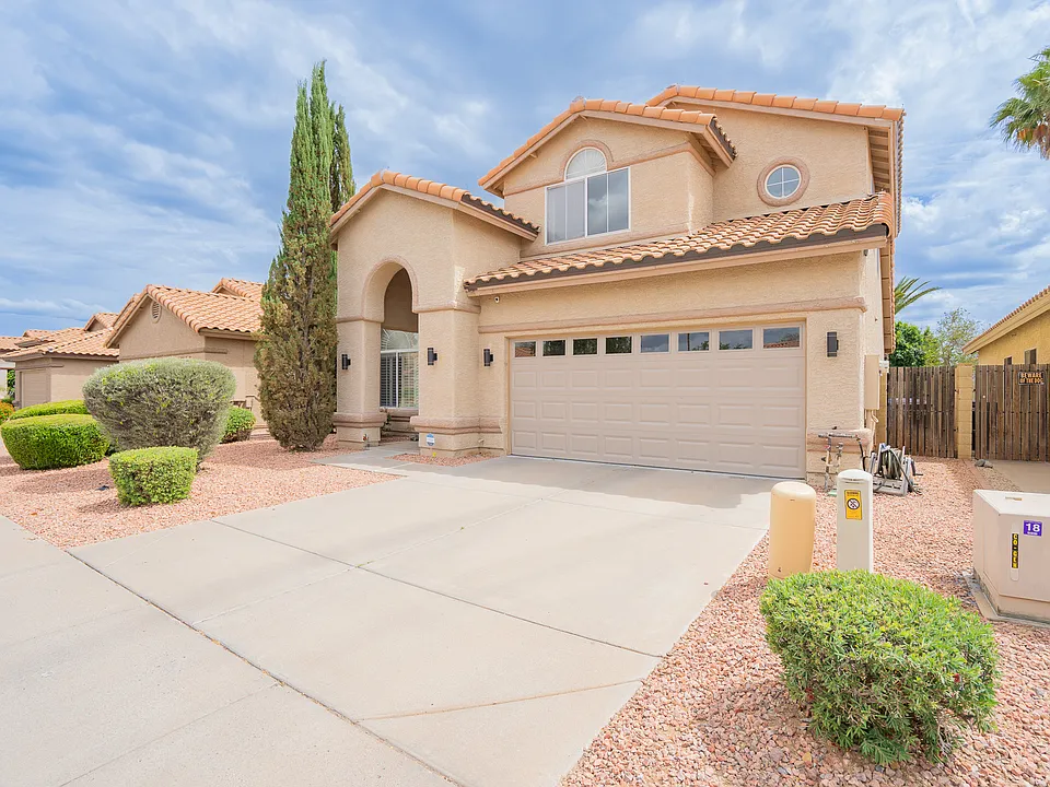 4613 E Desert Cactus St