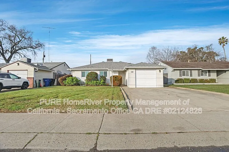 3 bed, 1.0 bath, 970 sqft, $2,295 — Photo 3