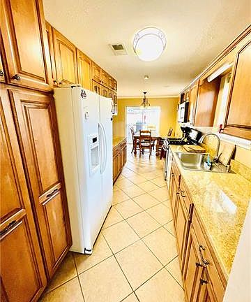 5th image of 3309 Beech Dr