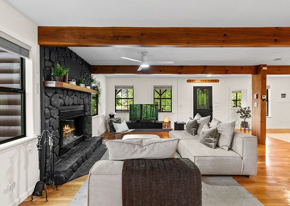 13th image of 100 Lakeview Dr
