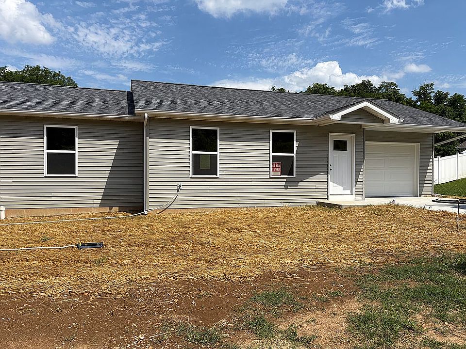 1st image of 902 Sunset Ln