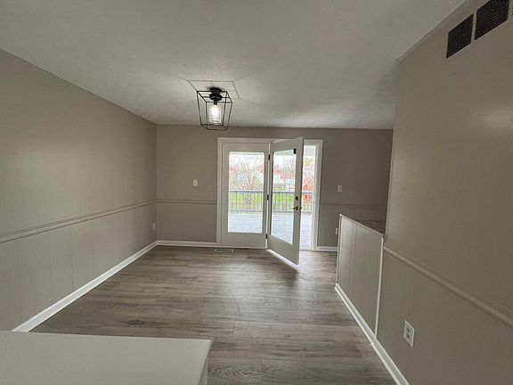 3rd image of 6562 Bennell Dr