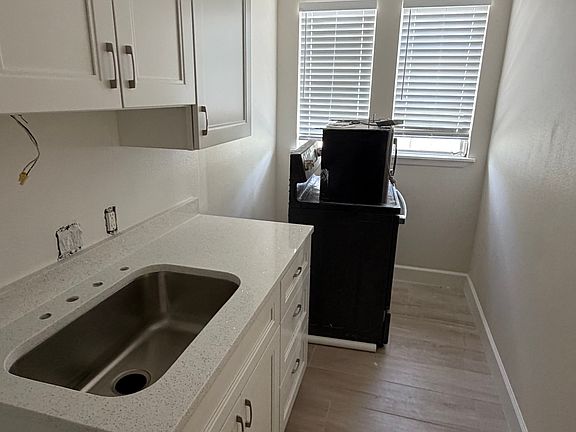 4th image of 2151 Lakeview Dr APT 1