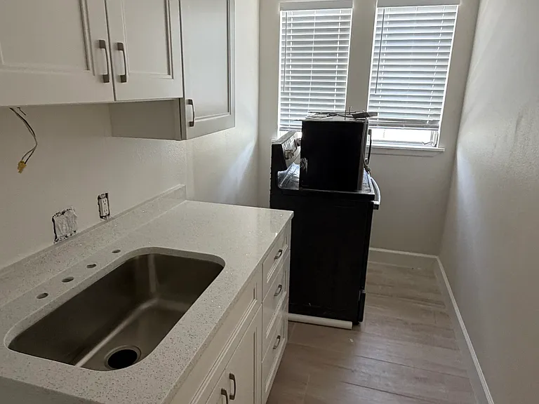 2151 Lakeview Dr #1 — Photo 4