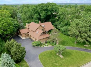 81 Horseshoe Ln, Lemont, IL 60439