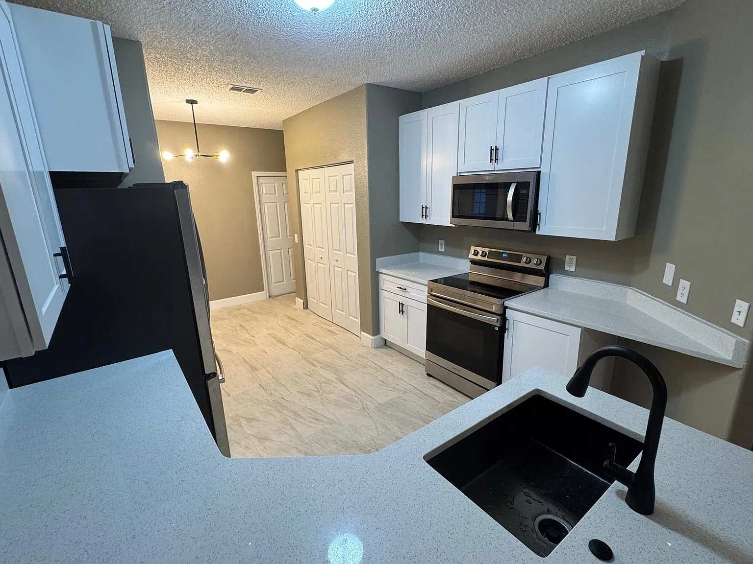 5 bed, 2225 sqft, $2,599 — Photo 2