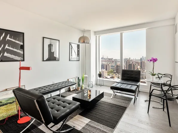 252 South St, New York, NY