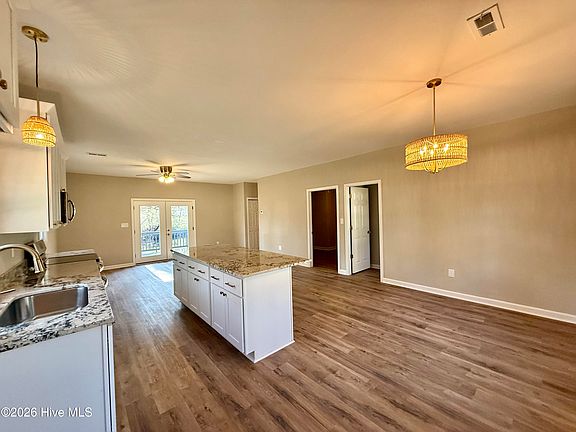 3rd image of 407 Dogwood Drive