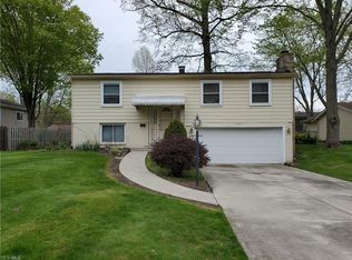 9361 Driftwood Dr, Olmsted Falls, OH 44138