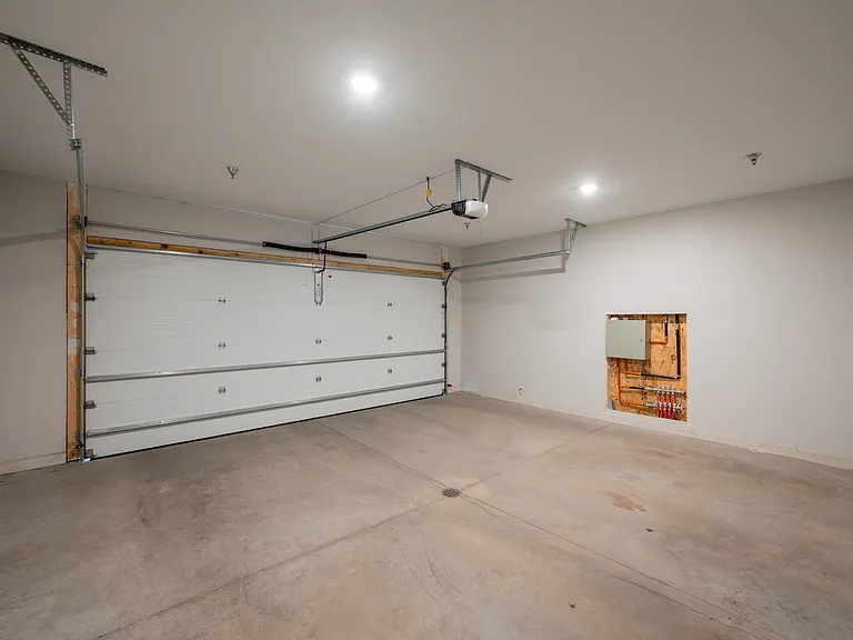 12. District Townhouse_Garage
