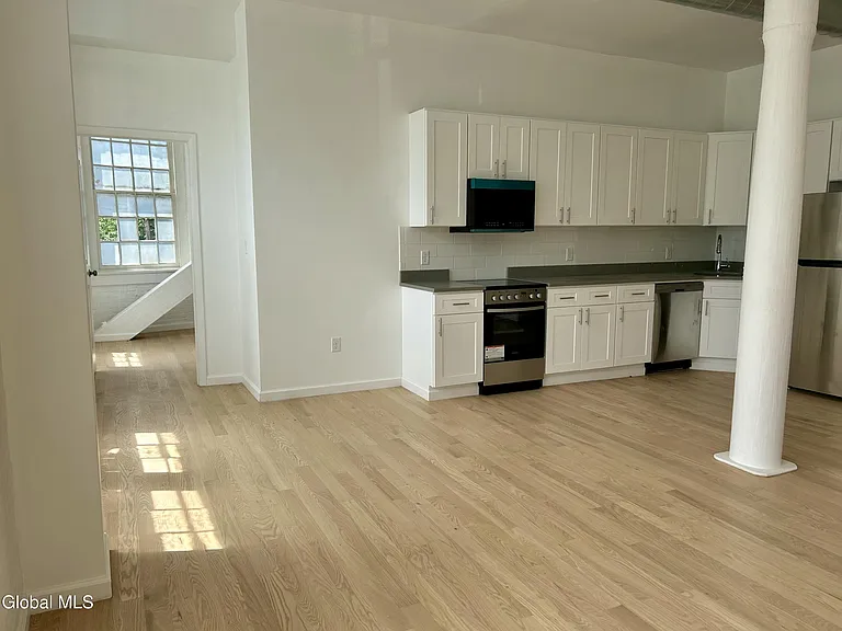 155 River St #2D — Photo 13