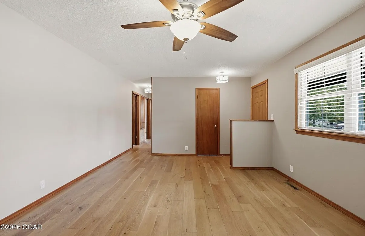 3 bed, 1100 sqft, $1,550 — Photo 4