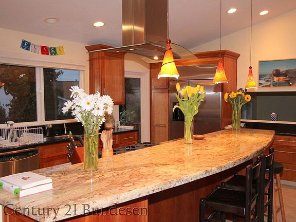 4th image of 28 Village East Ct