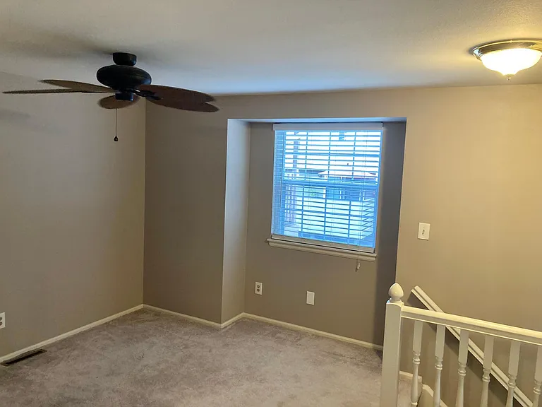 Upstairs living area/loft/office/4th bedroom