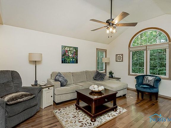 3rd image of 934 Turnbury Ln