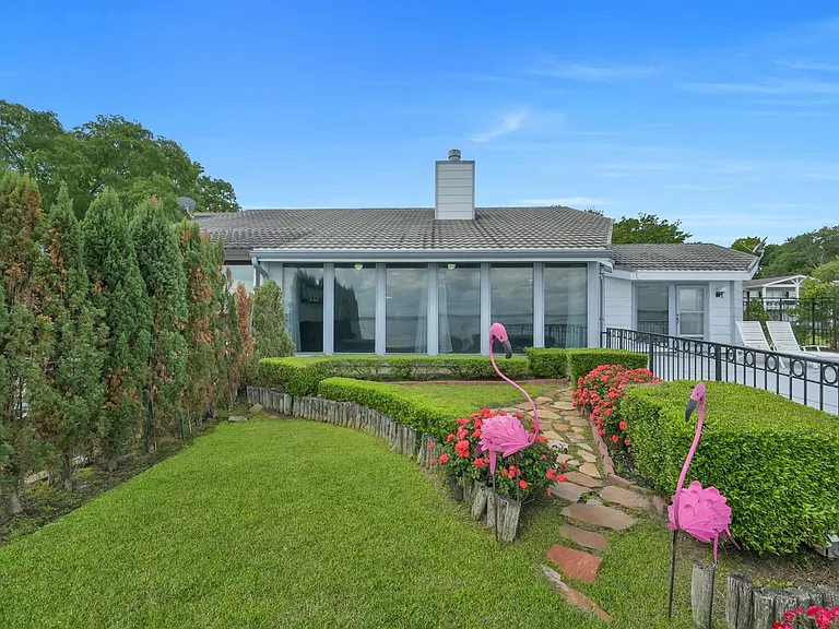 35 Lakeview Vlg — Photo 45