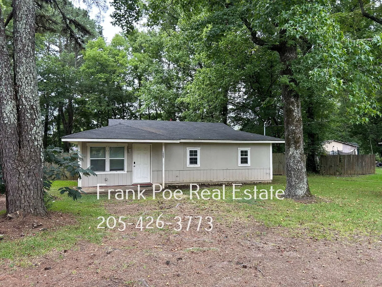 3 bed, 1.0 bath, 864 sqft, $945 — Photo 2