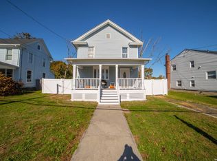 35 Laurel St, Patchogue, NY 11772